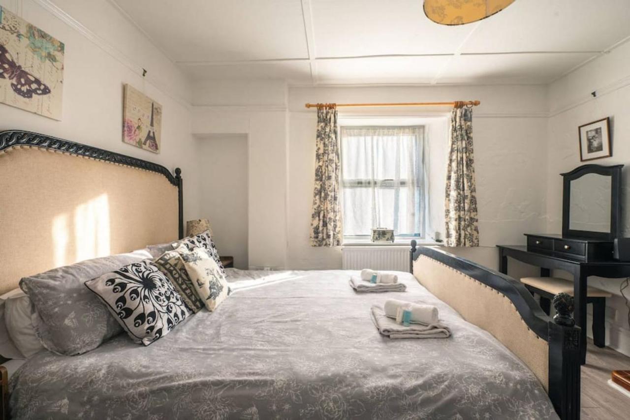 Cosy Welsh Cottage In St Davids Centre With Garden Exterior foto